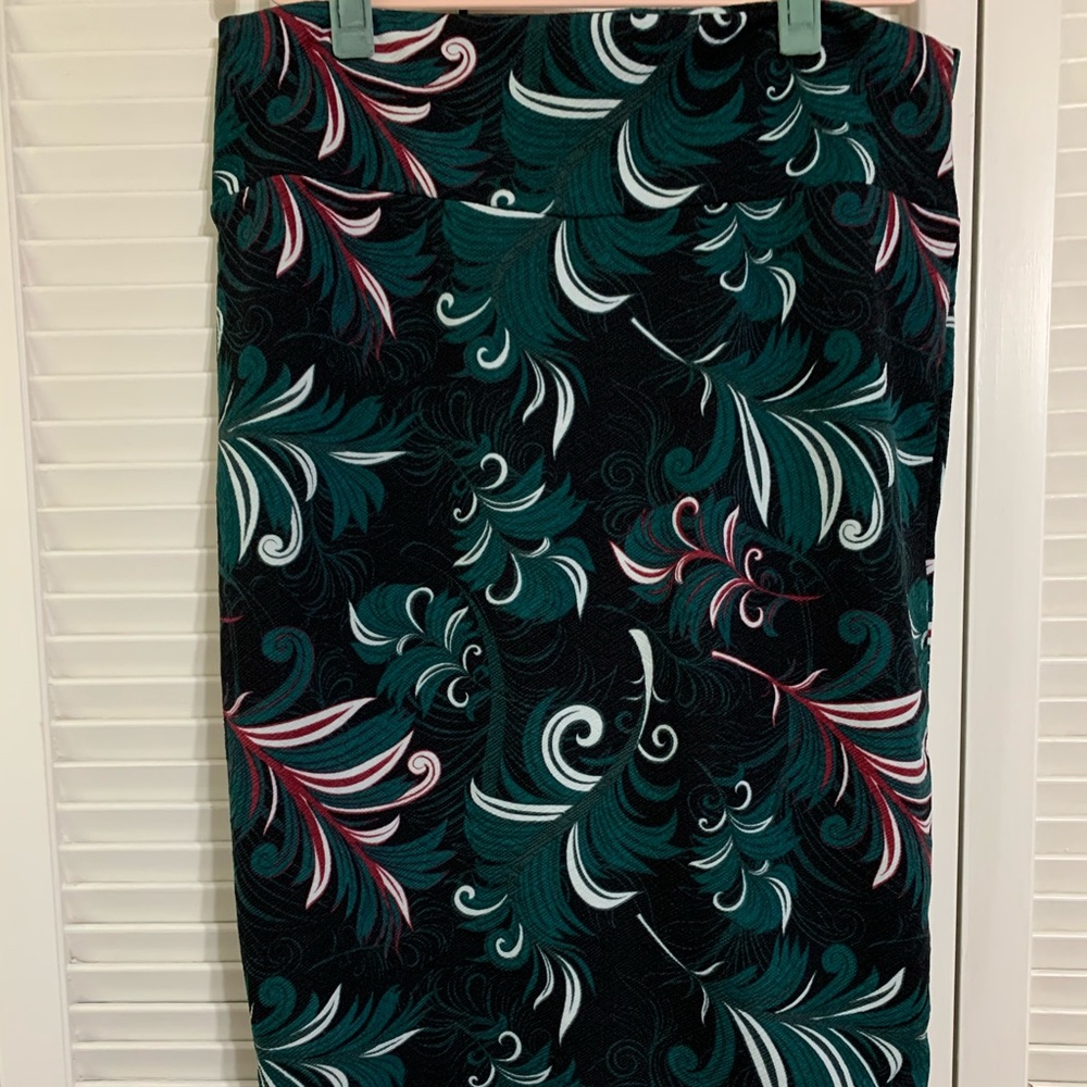 3/$30 LuLaRoe Feather Print Cassie